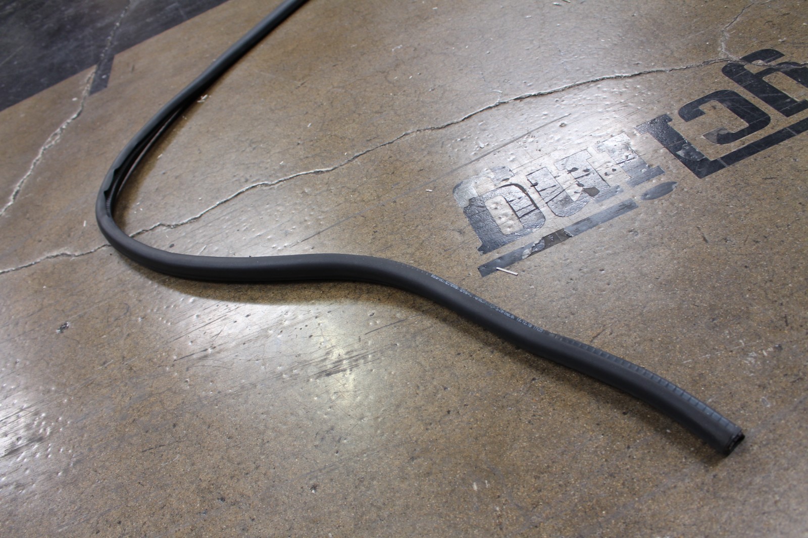 Maserati GranTurismo Lower Door gasket P/N 82295000