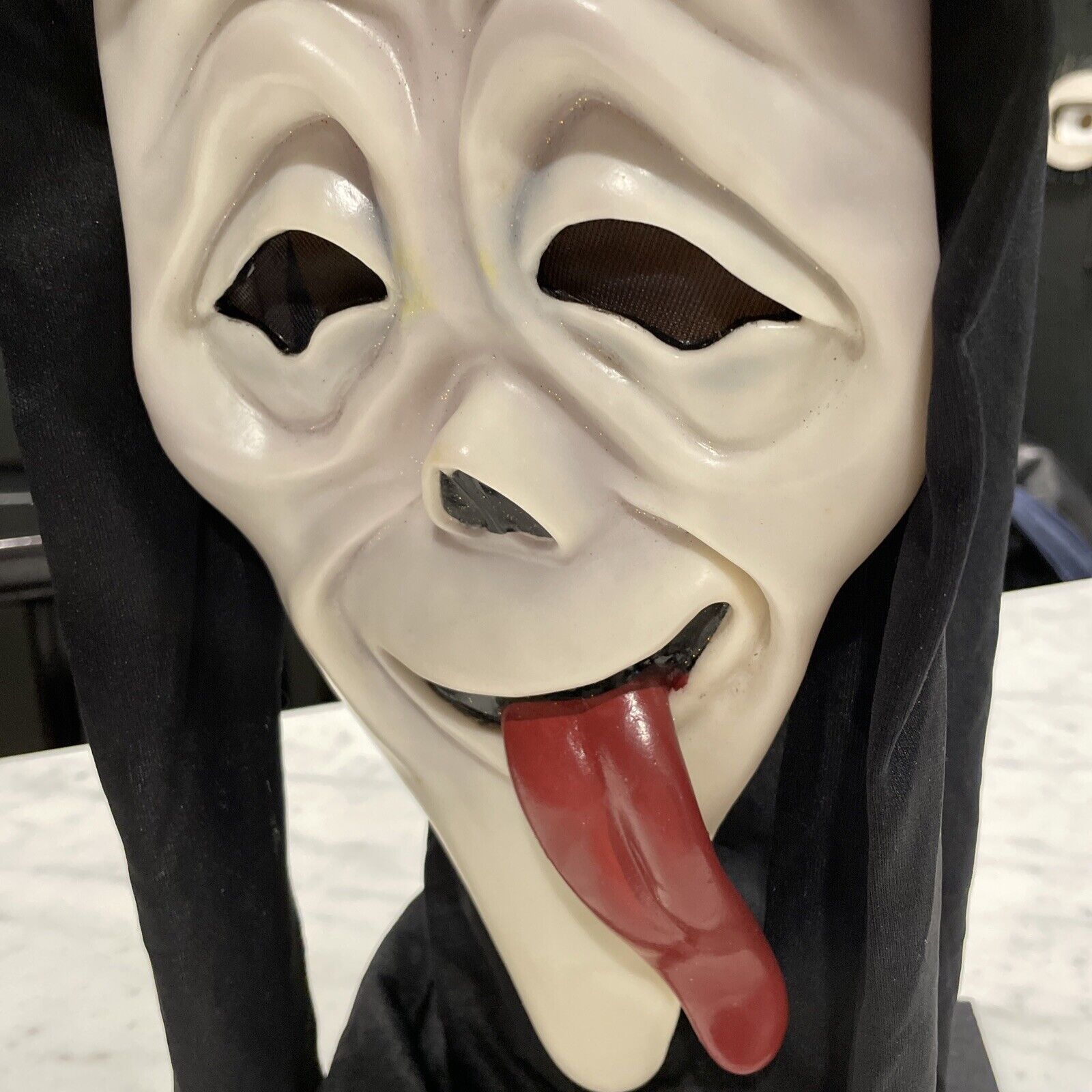 SCARY MOVIE WASSUP! GHOST FACE STONED TONGUE COSTUME MASK 2023 TAG FW8511WU