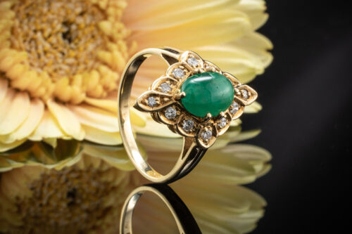 Kunstvoller Smaragd Ring Cabochon in 750er Gold mit feurigen Brillanten Schmuck - Bild 1 von 5