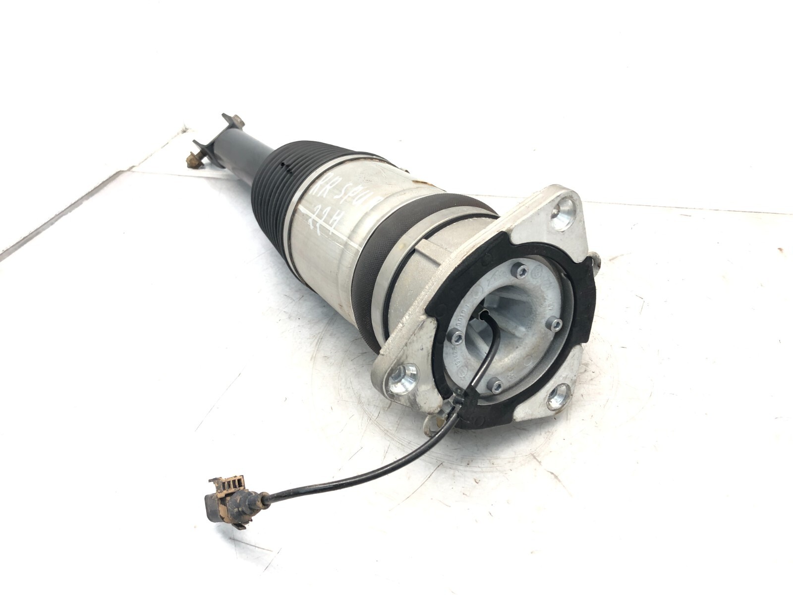 2014-2018 BENTLEY FLYING SPUR AWD RIGHT PASS REAR AIR STRUT SHOCK ABSORBER OEM.