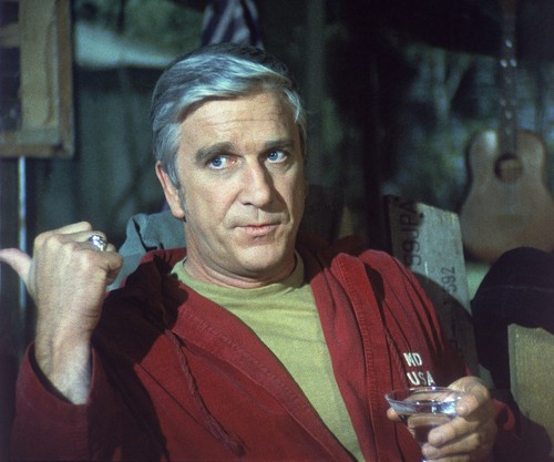 MASH - TV SHOW PHOTO #50 - Leslie Nielsen GUEST STAR