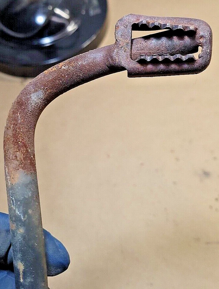 1972 YAMAHA LT2 100 ALAVANCA DE PEDAL DE FREIO TRASEIRO 305-27211-00-33 STEP BACK LT2M - Imagem 3 de 4