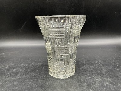 Vtg Hazel Atlas 6 3/4  T Basket Weave, Bulleye Bottom Vase 