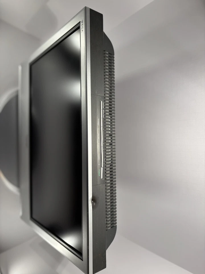 Sony Wega 19’’ LCD Color TV KLV-S19A10 Perfect For Retro gaming - Image 3 of 4