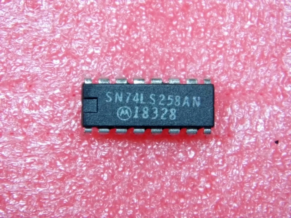 MOTOROLA Lot x2: ic SN 74LS258 AN SN74LS258AN 2-Line to 1 Data Select/Multiplex (PLA024)