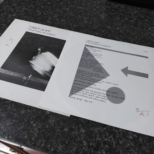 Robert Plant the Principle of Moments 1983 LP Vinyl Great Condition Original - Picture 3 of 8