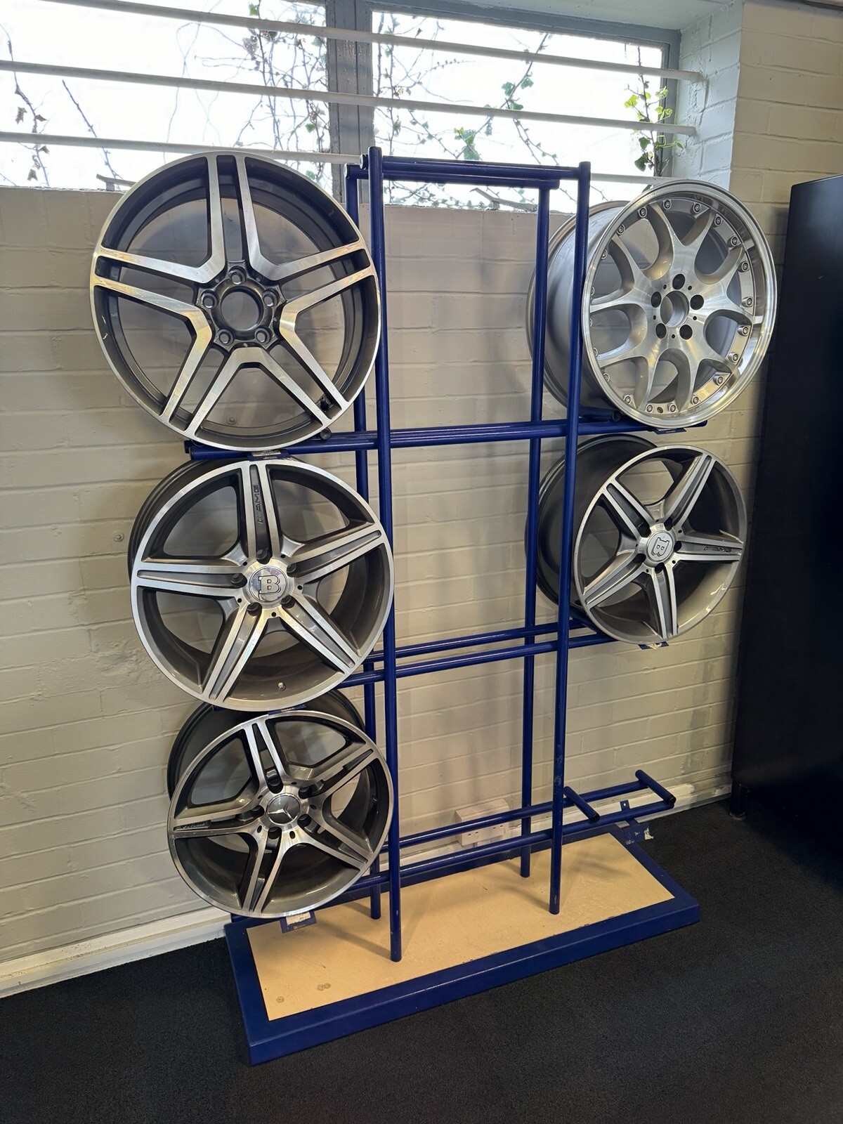 Alloy Wheel/Tyre Car Automotive Showroom Display Stand For Six Wheels