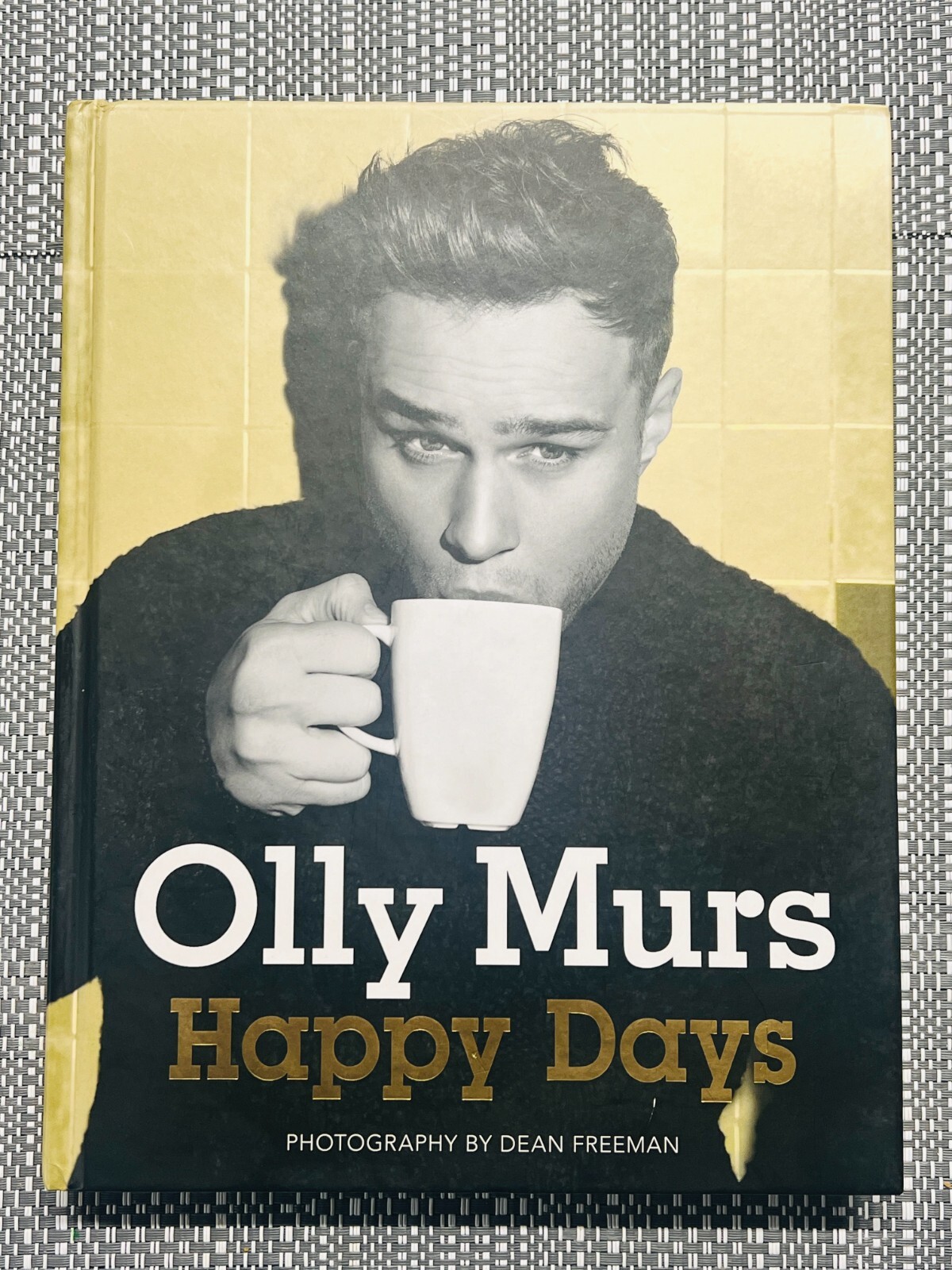 HAPPY DAYS by OLLY MURS - signed by the author (SB3383)
