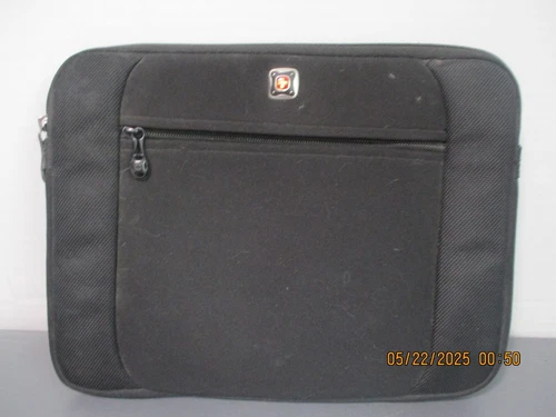 SWISS GEAR PADDED ZIPPERED TABLET POUCH - FOR IPADS - KINDLE ETC