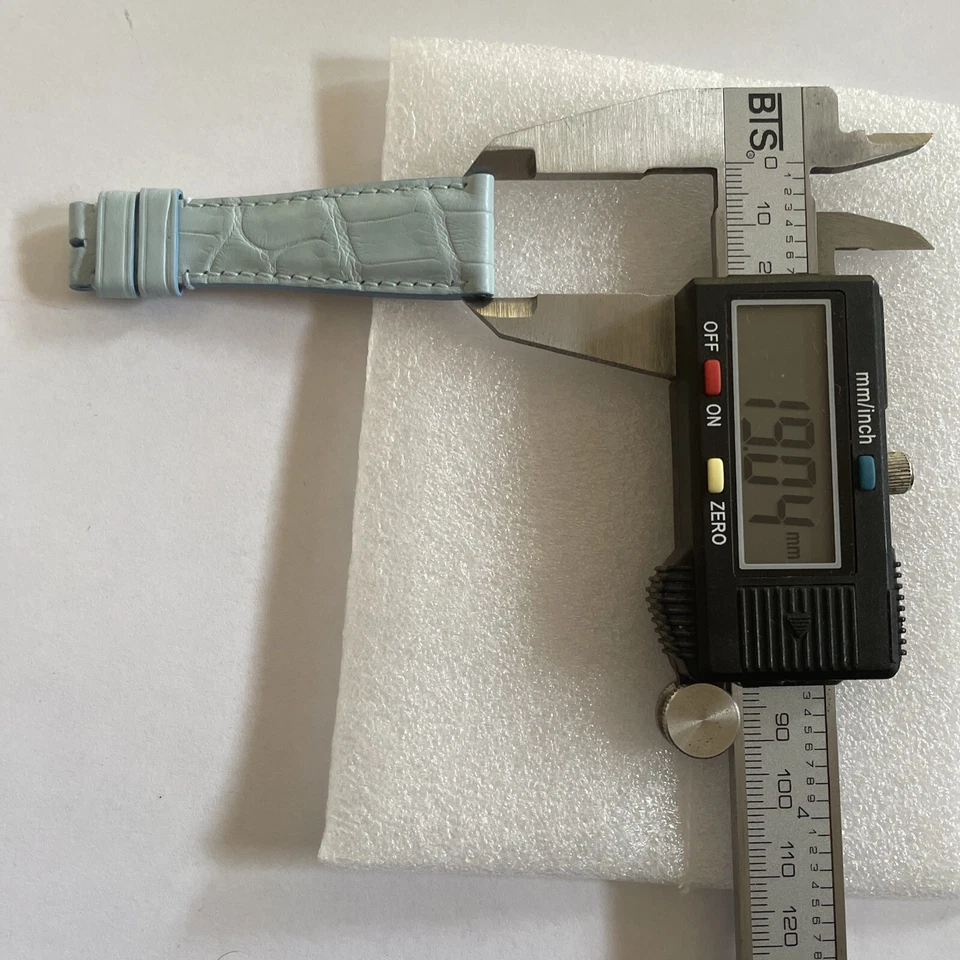 Nuevo Auténtico Roger Dubuis 19/14mm Talla M Cuero Correa Azul Foto 4 de 4