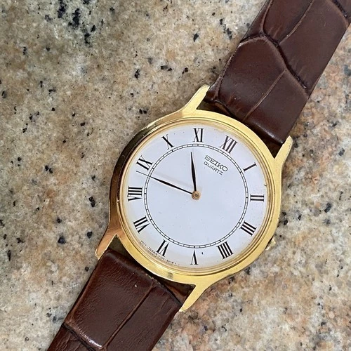 Vintage Seiko Men's Watch V700-8A10 Quartz - New Battery -  New Band RUNS WELL