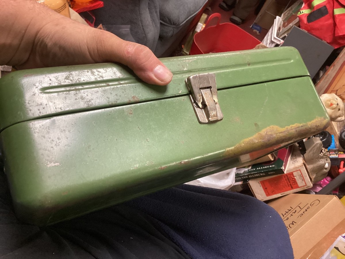 Old Pal Fishing Tackle Box Metal Made in USA Lititz PA Single Tray