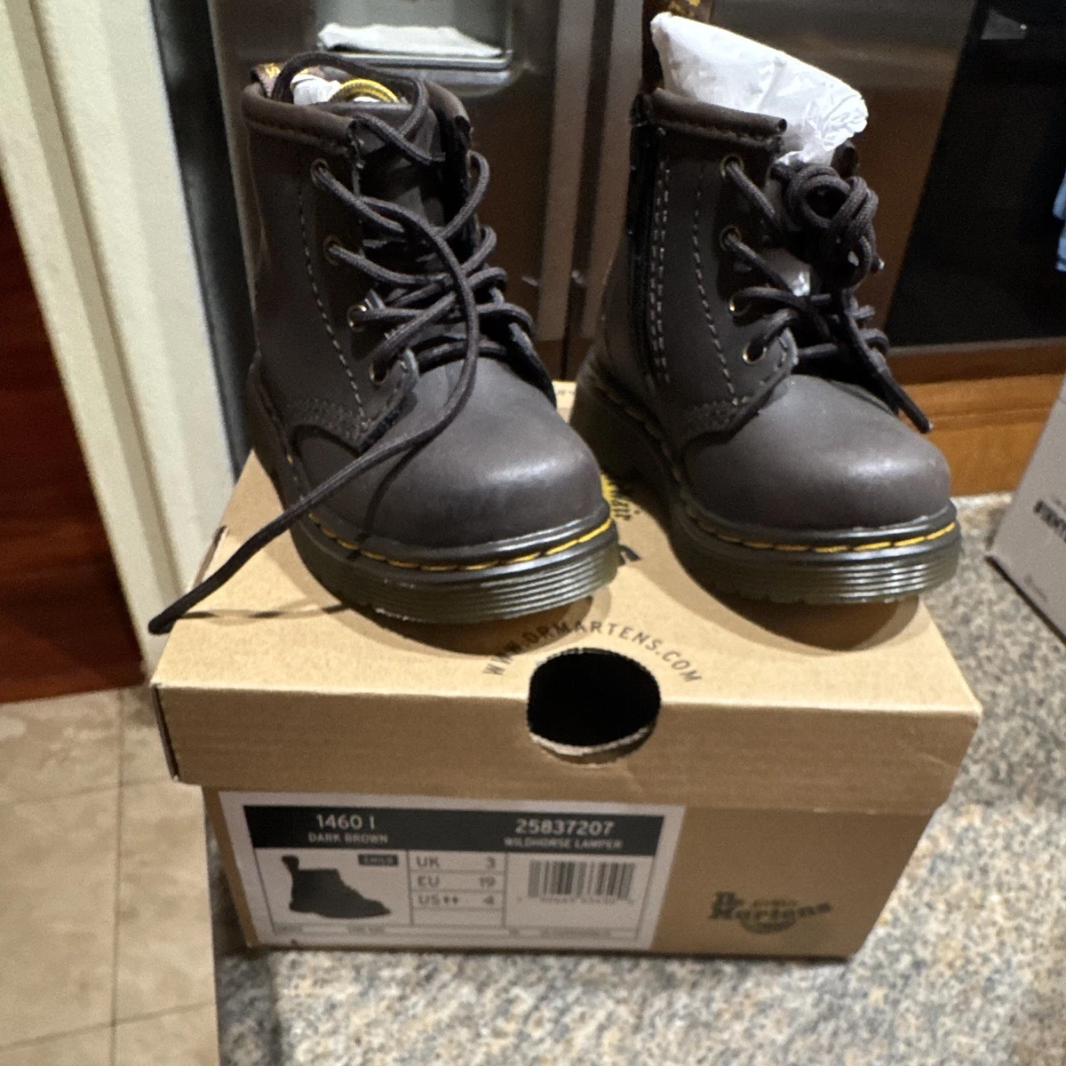 Dr. Martens 4 US Shoe Boots with Upper Leather Unisex Kids  display picture 1
