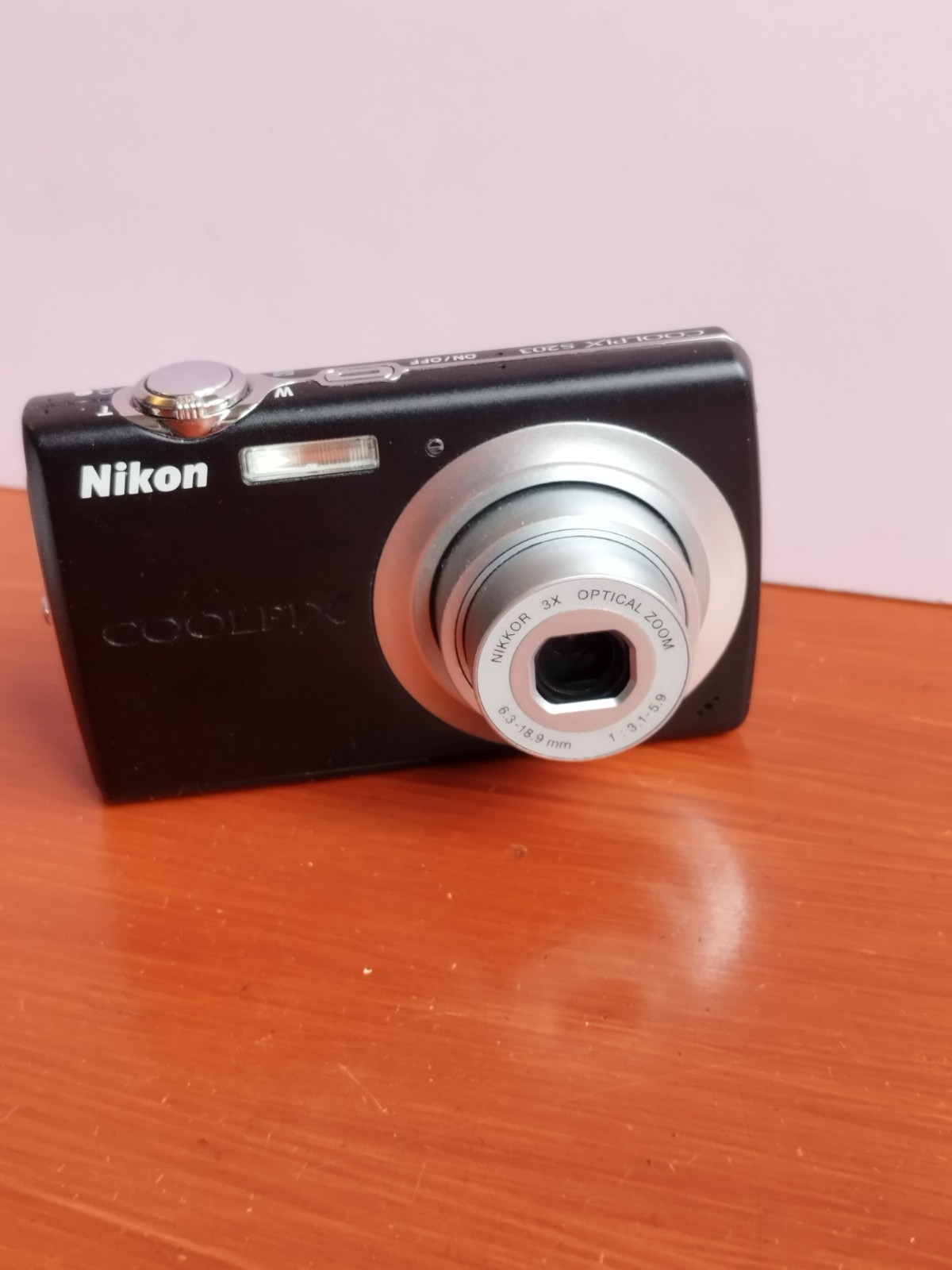 Nikon Coolpix S203