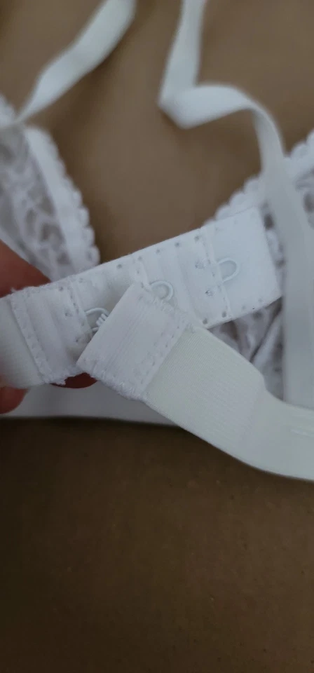 MATERIAL NIÑA Sujetador de día sin almohadillas de encaje blanco Talla 34 Foto 3 de 4