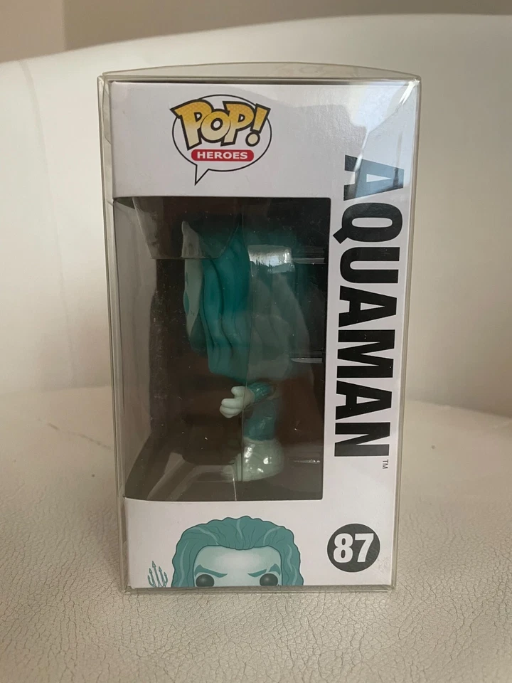 EXCLUSIVE HOT TOPIC DC COMICS BATMAN VS SUPERMAN AQUAMAN #87 - Imagen 2 de 4