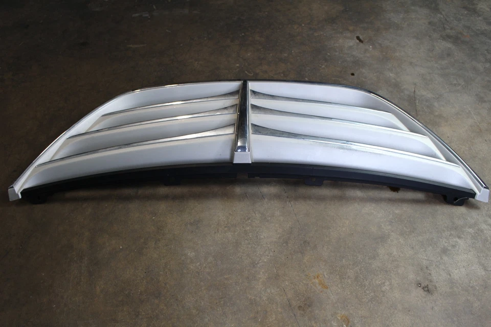 Hyundai Genesis 2009-2011 parrilla superior delantera plateada OEM, 86351-3M110 Foto 4 de 4