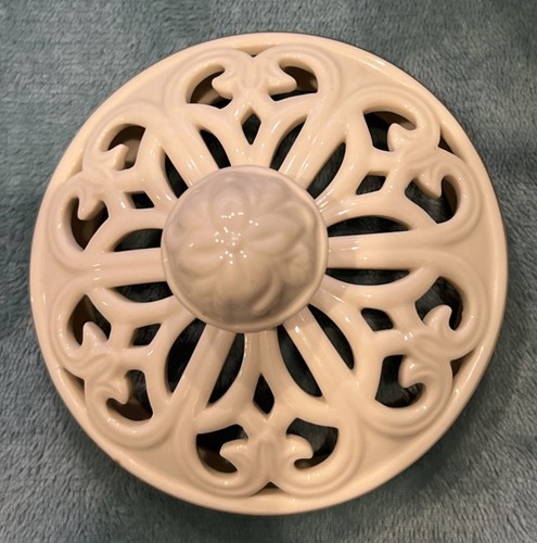 Lenox Illuminations Versailles round covered candlebox. - Picture 4 of 7