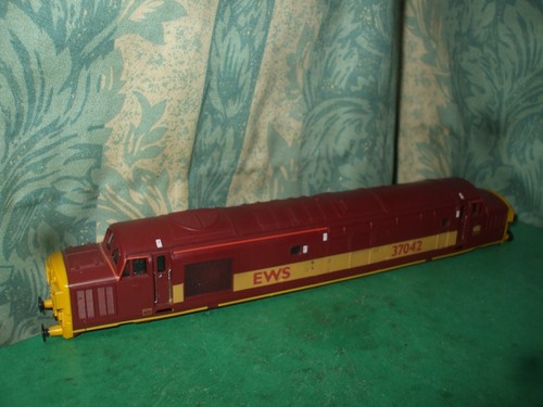 HORNBY CLASS 37 EWS RED LOCO BODY ONLY - 37042 - 第 2/5 張圖片
