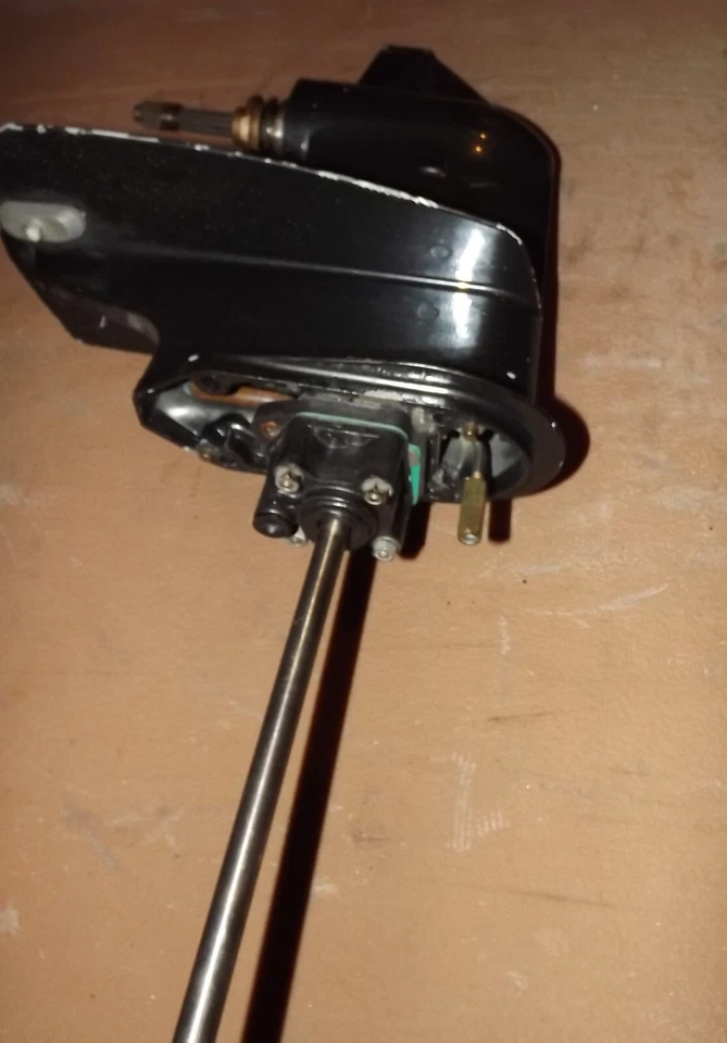 Suzuki 9.9 HP Gearcase Lower Unit (L) 20" PN 55100-90L10-0EP - Image 4 of 4