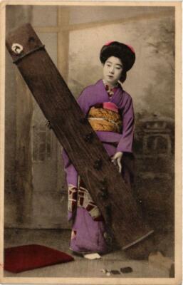 PC CPA geisha girl with koto instrument hand painted JAPAN (a12726)