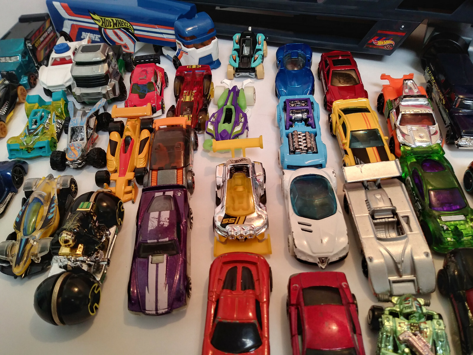 hot wheels zipbin 300 car storage cube and playmat