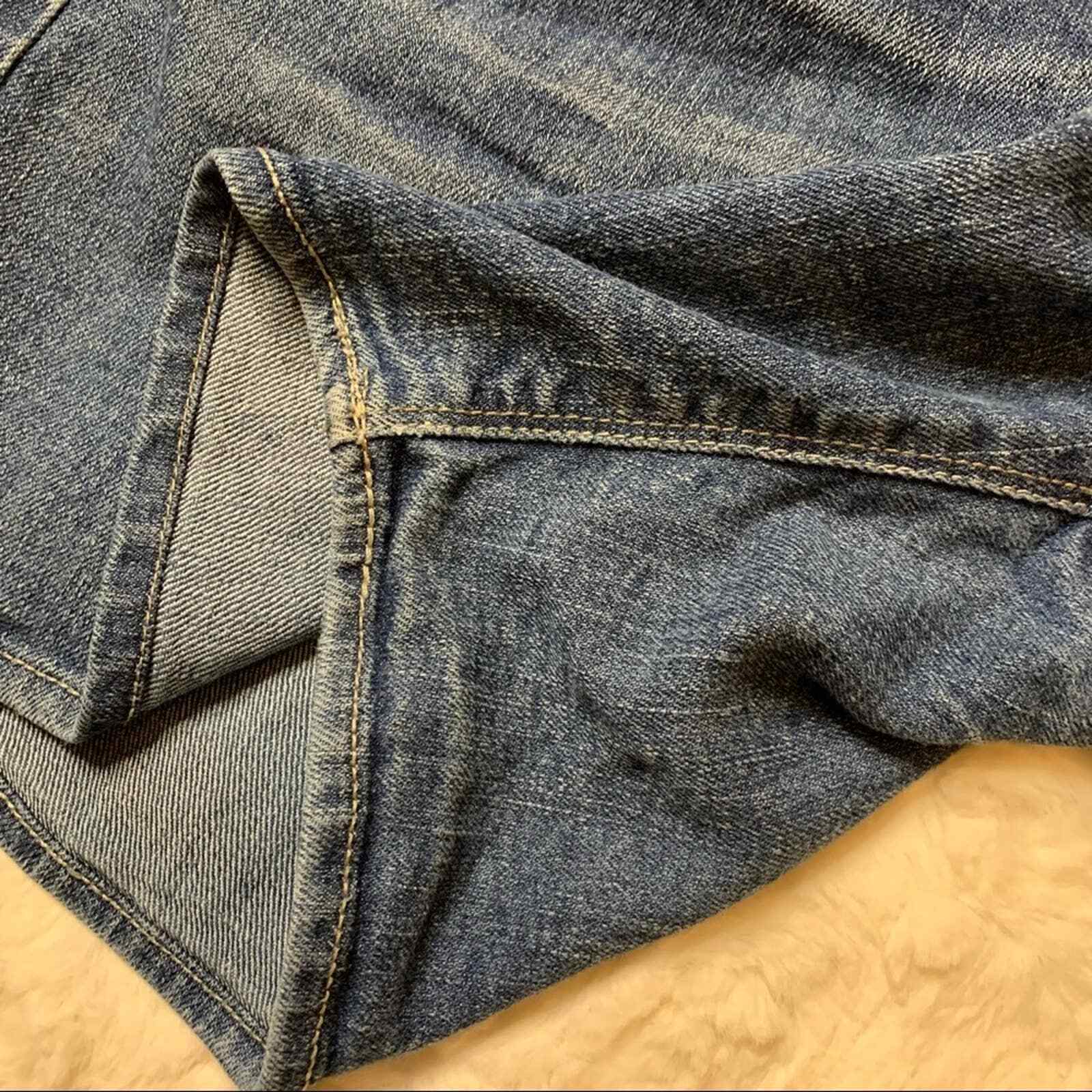 LEVI’S Authentic Juniors mid length medium wash s… - image 8