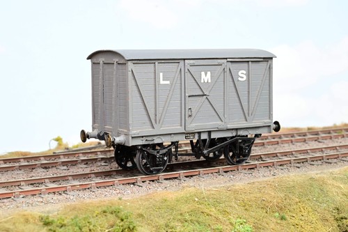 Bausatz gebaut Spur O LMS dunkelgrau Schiebetür gedeckter Güterwagen Nr.114351 - nach | Condition: Used