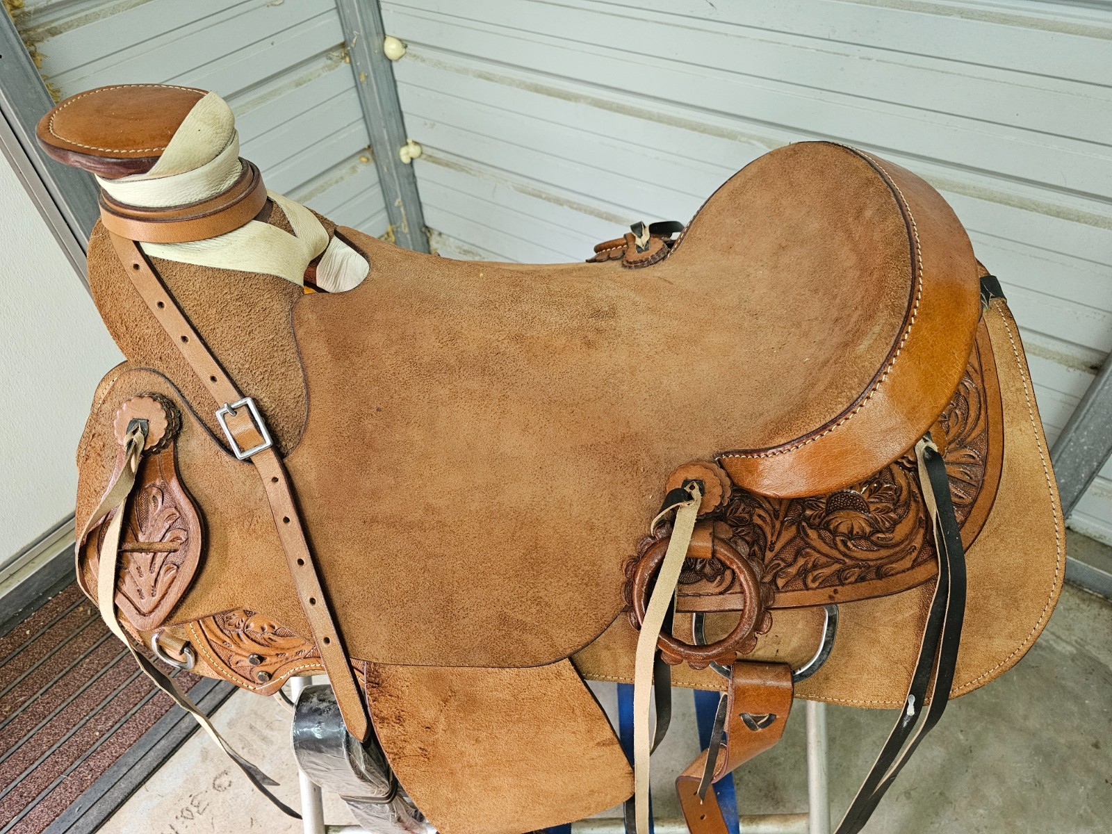 New 18" Wade Tree Roping Saddle with Roughout leather & Bridle/Breast Collar set