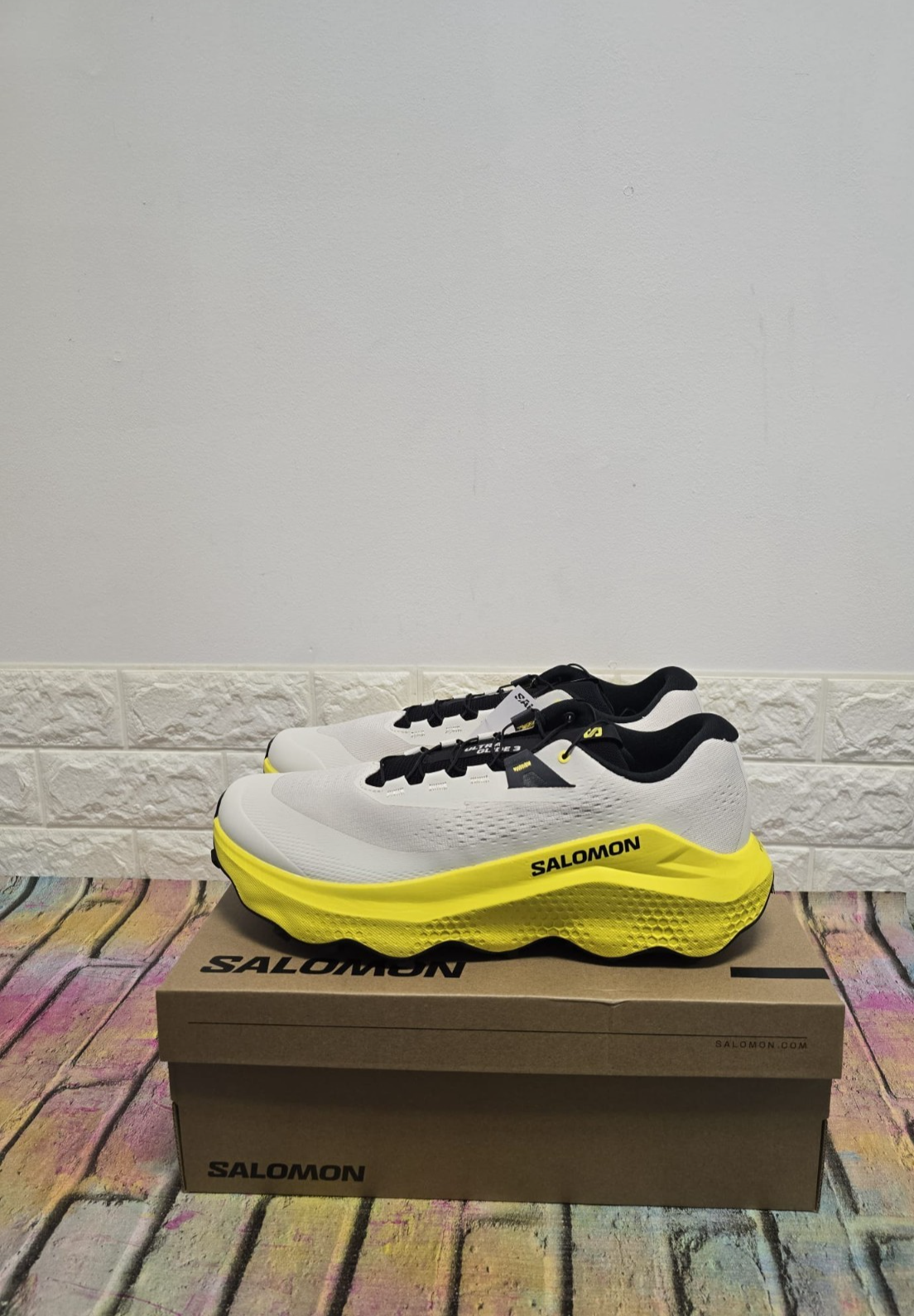 Scarpe da trail running Salomon Ultra Glide UK 11 5 da uomo prezzo consigliato £ 135 latte di mandorla