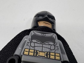 LEGO Super Heroes Batman Minifigure Grey Suit sh0218 76045 76046