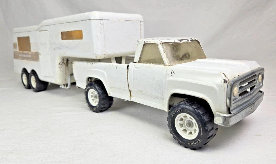 Vintage Tonka "Fifth Wheeler" Dodge Pick-up  Truck & Camper Poorly Overpainted - Image 4 of 4