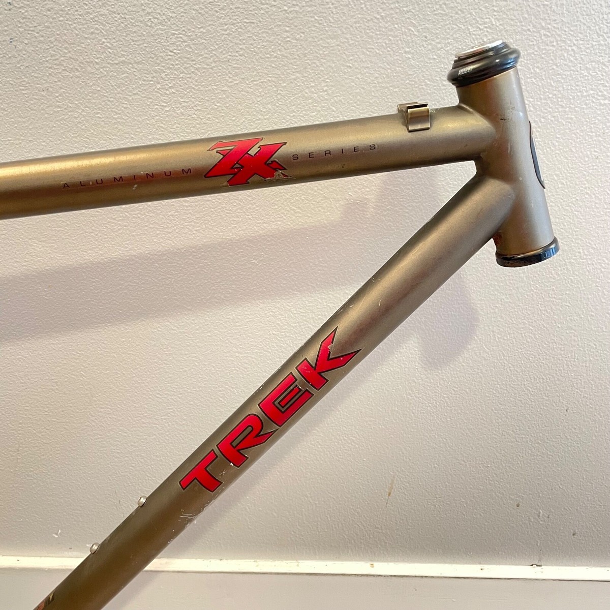 TREK USA MOUNTAIN BIKE 8500 ZX SERIES 19.5 TREK USA MOUNTAIN BIKE 8500 ZX SERIES 19.5