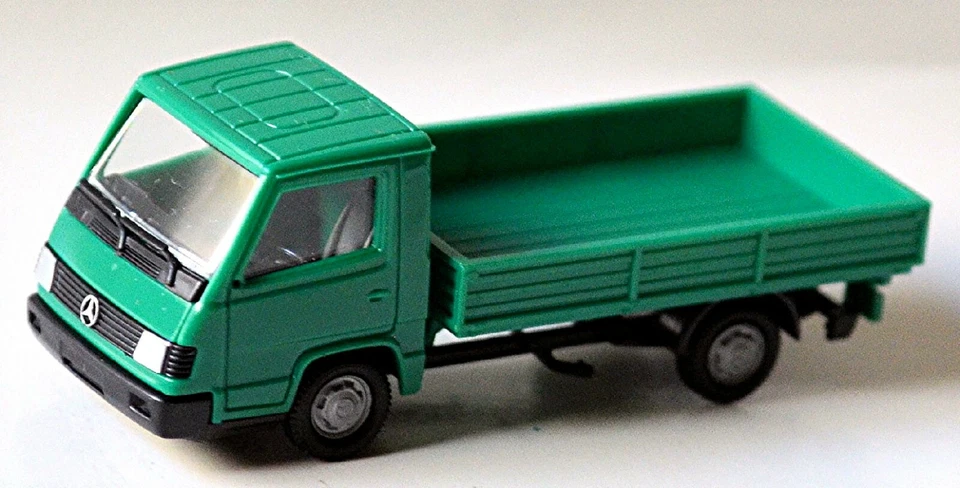 Mercedes Benz 100 D II Cassone Telone 1992-95 Verde 1:87 Herpa 041744 - Immagine 4 di 4