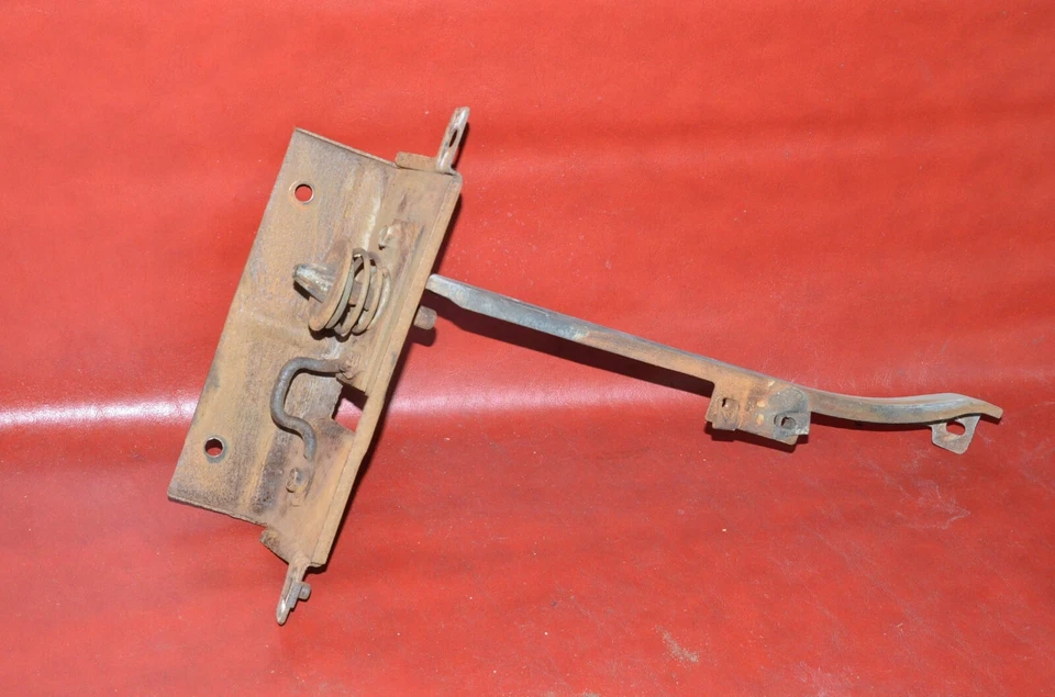 1964 年水星彗星旋风罩闩锁支撑支架和安全锁 复古 原始设备制造商  — 第 3/4 张图片