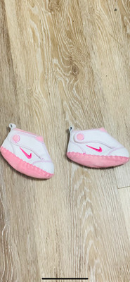 Nike Infants Girls 0-3 Month White Leather Pink Suede Soles Crib Booties 2C NWOB