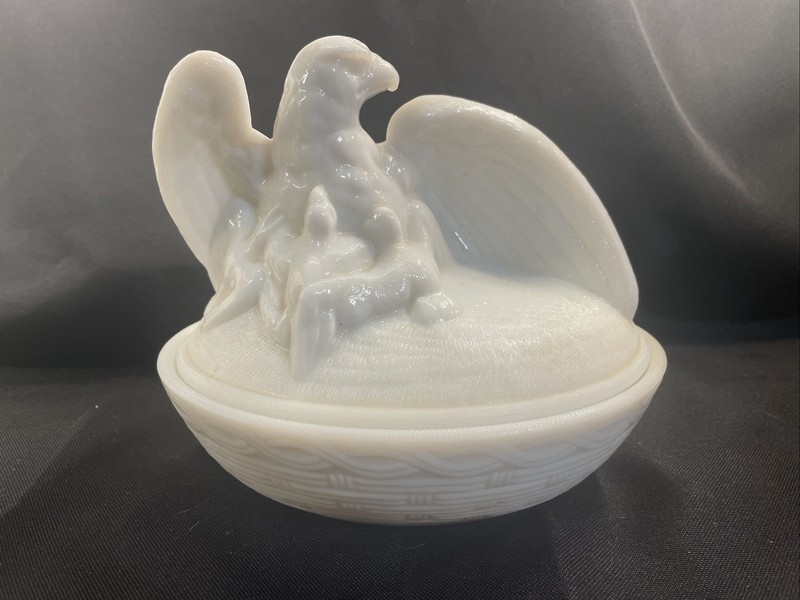 Westmoreland USA Eagle Hen on Nest Covered Dish / Bowl Milk Glass