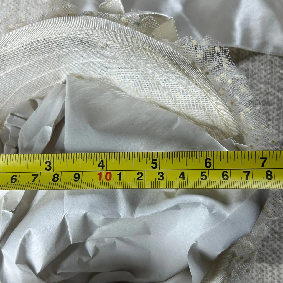 Corbatas de bautizo de cinta con volantes de encaje de tul marfil para niños de colección Foto 4 de 4