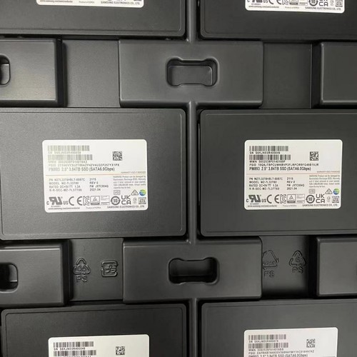 New Samsung PM983 3.84TB MZ-QLB3T80 MZQLB3T8HALS-000AZ PCIe Gen3 2.5" SSD U.2 - Picture 1 of 2