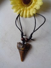Außergewöhnliche Kette Wachsband   "Haifischzahn" braun