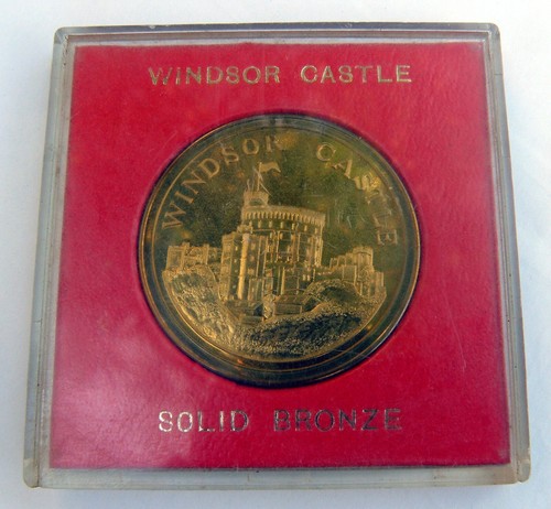 1982 Windsor Castle Bronze Medallion - The Bull of Clarence - Picture 3 of 4