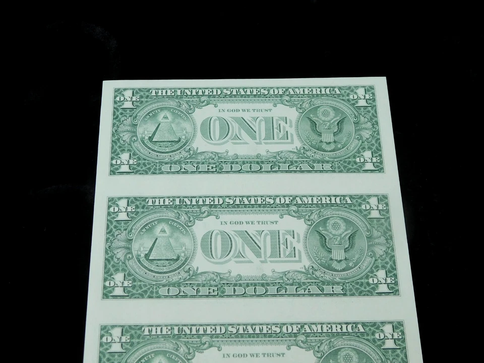 2003 $1 Federal Reserve Uncut Sheet of 4x UNC Notes - Image 4 of 4