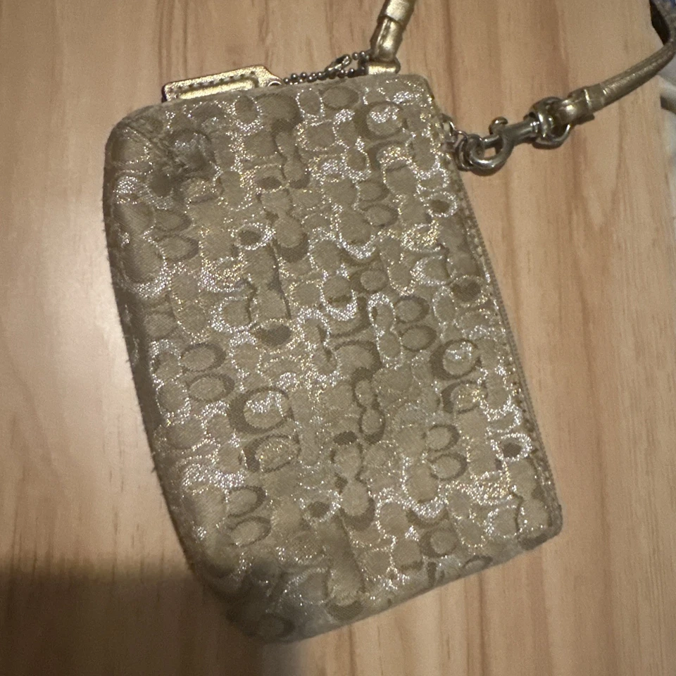 蔻驰罂粟金/银金属腕带 — 第 2/4 张图片