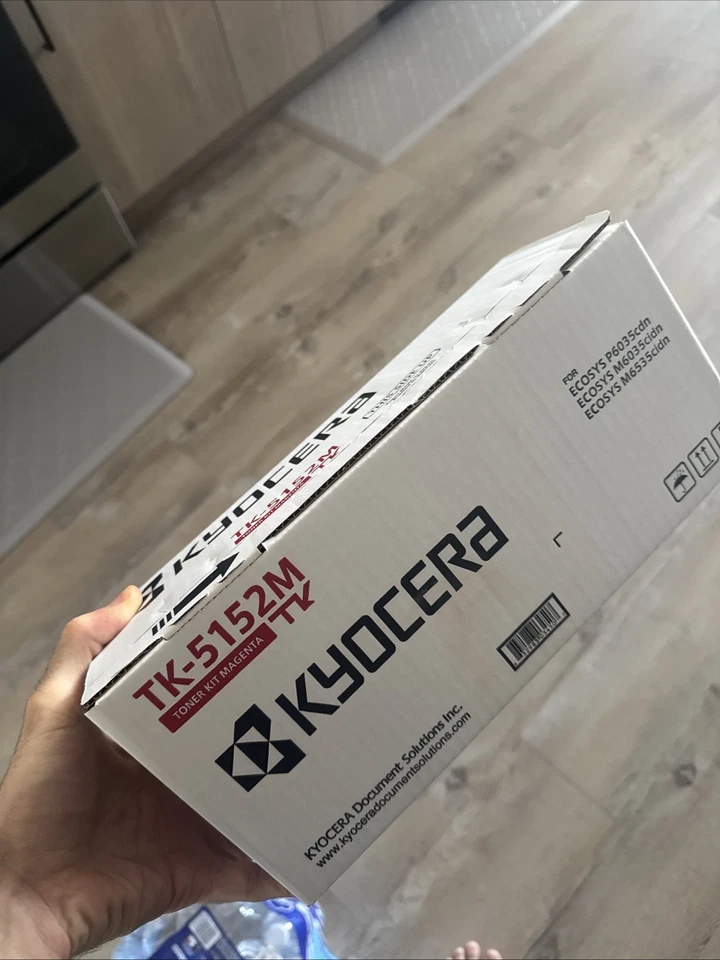 Kit de tóner magenta Kyocera Tk5152m Foto 3 de 3