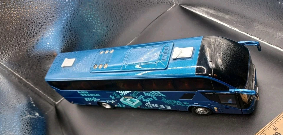 Autobús azul fundido a presión pesado Higer KLQ6125A Golden Dragon 1/42 Foto 4 de 4
