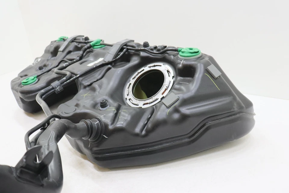 2017 - 2018 MERCEDES C300 W205 FUEL GAS TANK STORAGE RESERVOIR OEM A2054702202 - Image 3 of 4