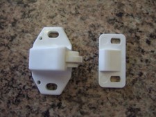 CARAVAN/MOTORHOME WHITE CUPBOARD/DOOR ROLLER CATCH -NEW