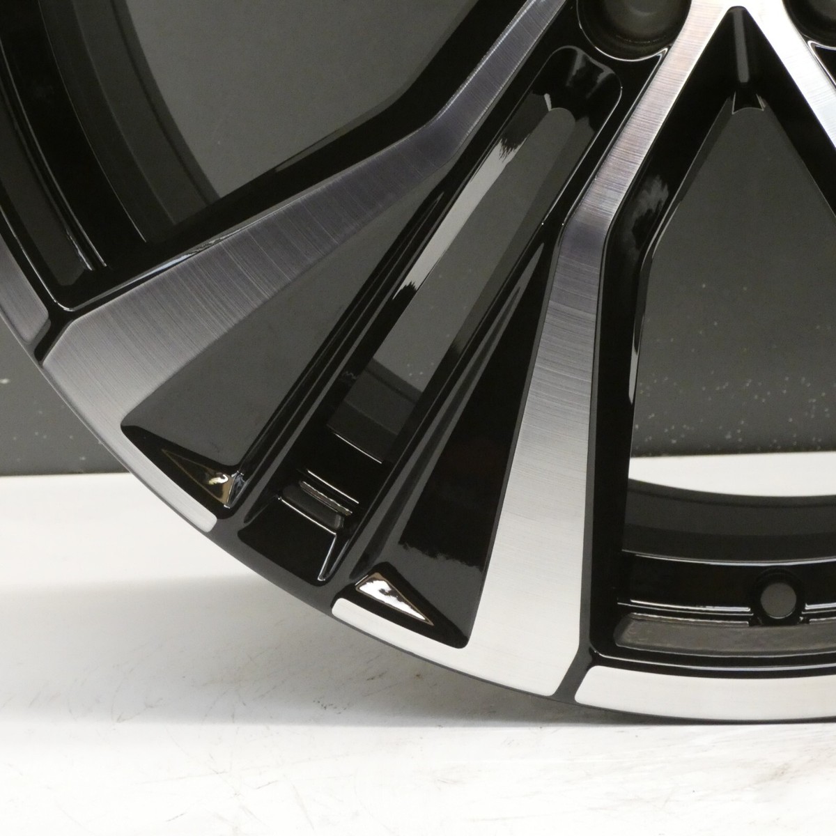 VOLVO XC60 R-DESIGN DIAMOND CUT 20
