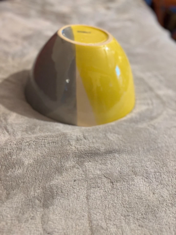 ENSALADERA MODERNA CAJA Y BARRIL 10" ONDA LIGERA REDONDA AMARILLO Y GRIS Foto 2 de 4