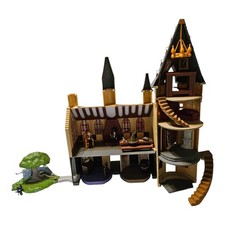 Harry Potter Hogwarts Castle Playset with Fig...